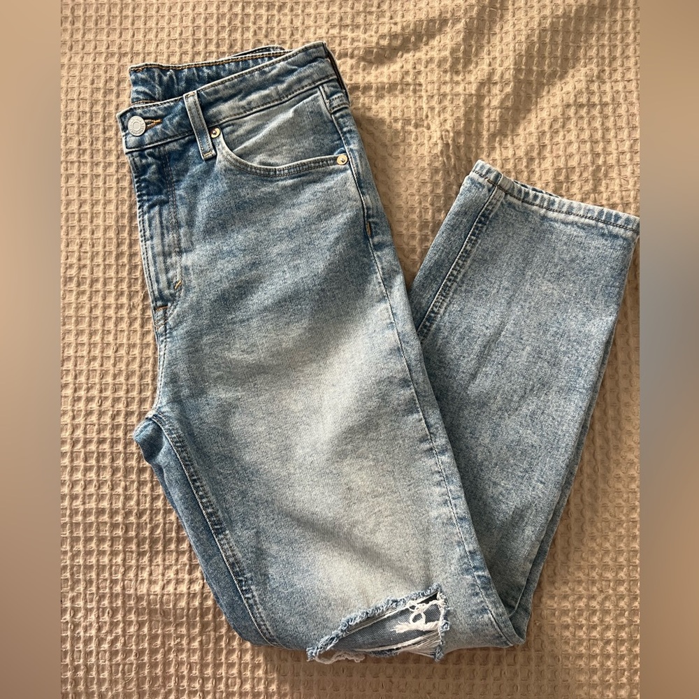 H&M | High Rise Light Wash Distressed Straight Leg Slim Jeans